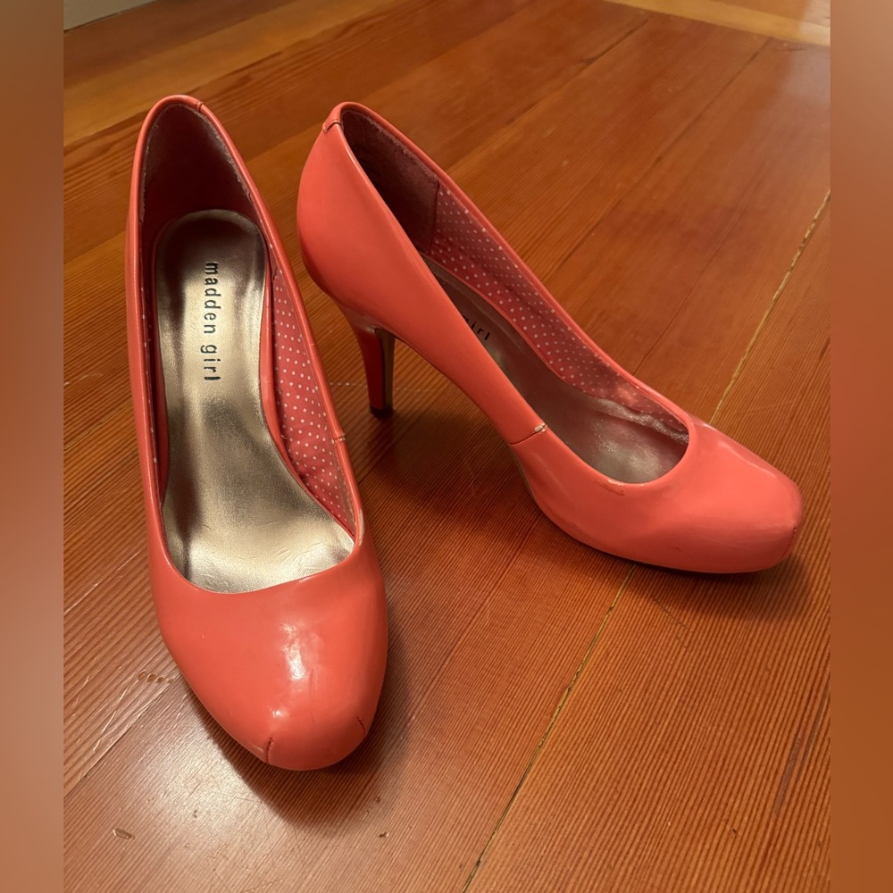 Preworn Madden Girl pink shiny heels size 8 1/2